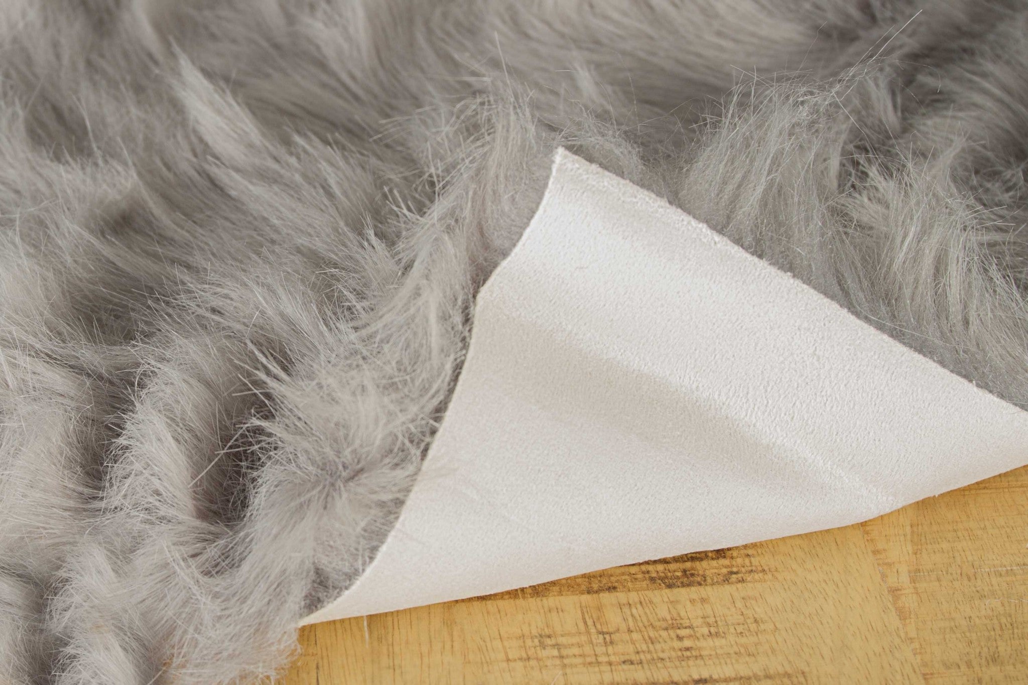 2' X 3' Gray Faux Sheepskin Area Rug