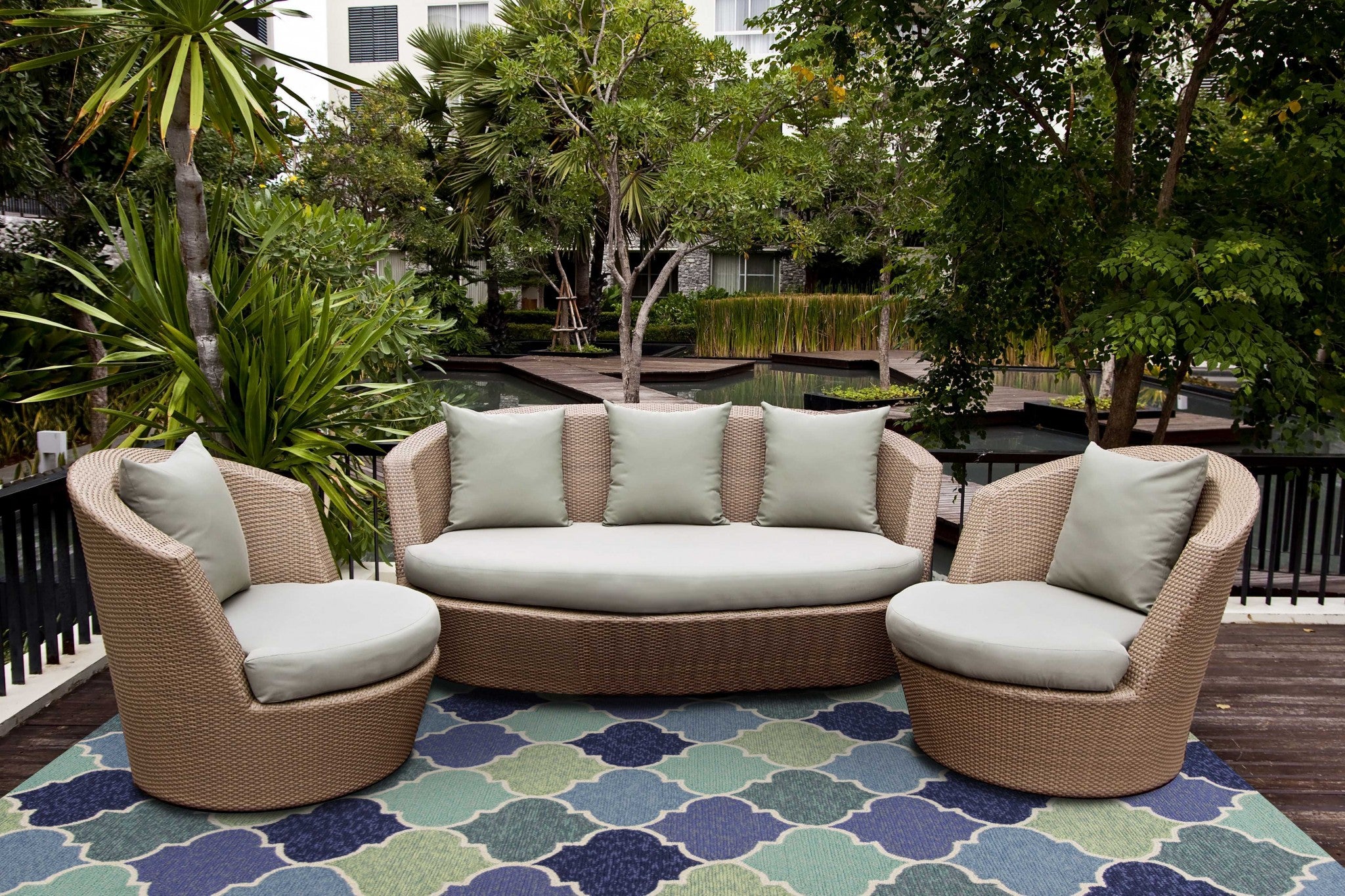 7' X 9' Blue Purple And Aqua Quatrefoil Hand Tufted Area Rug