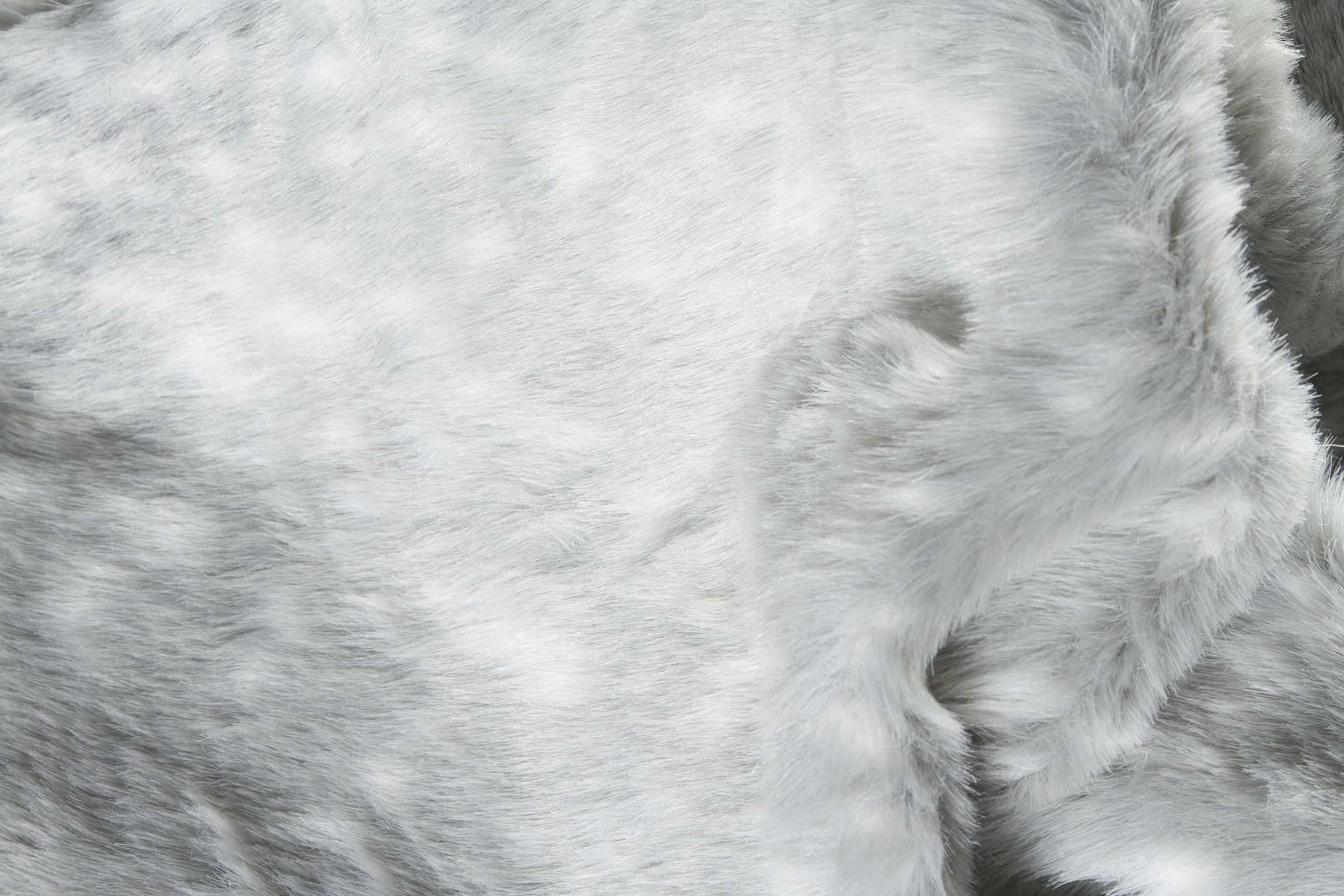 5' X 8' Gray Faux Fur Washable Area Rug