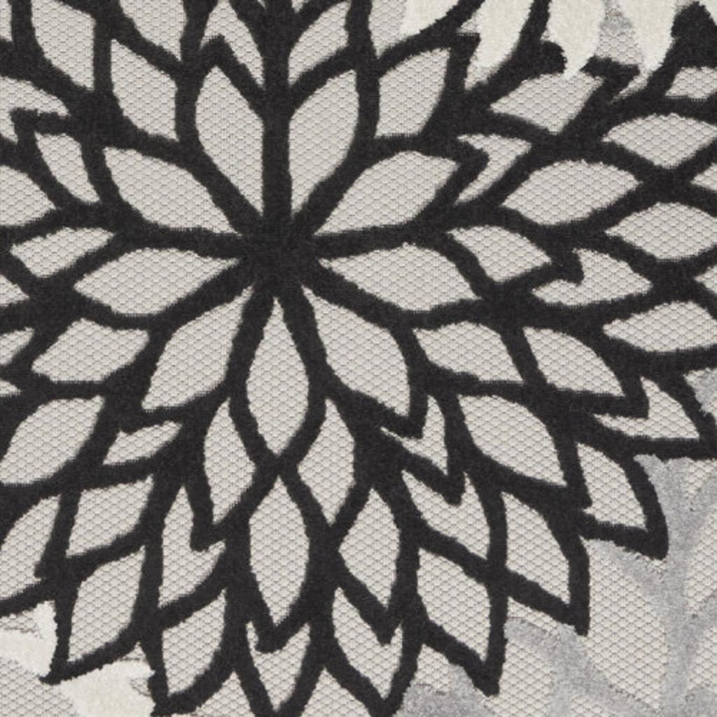 6' X 9' Black And White Indoor Outdoor Area Rug