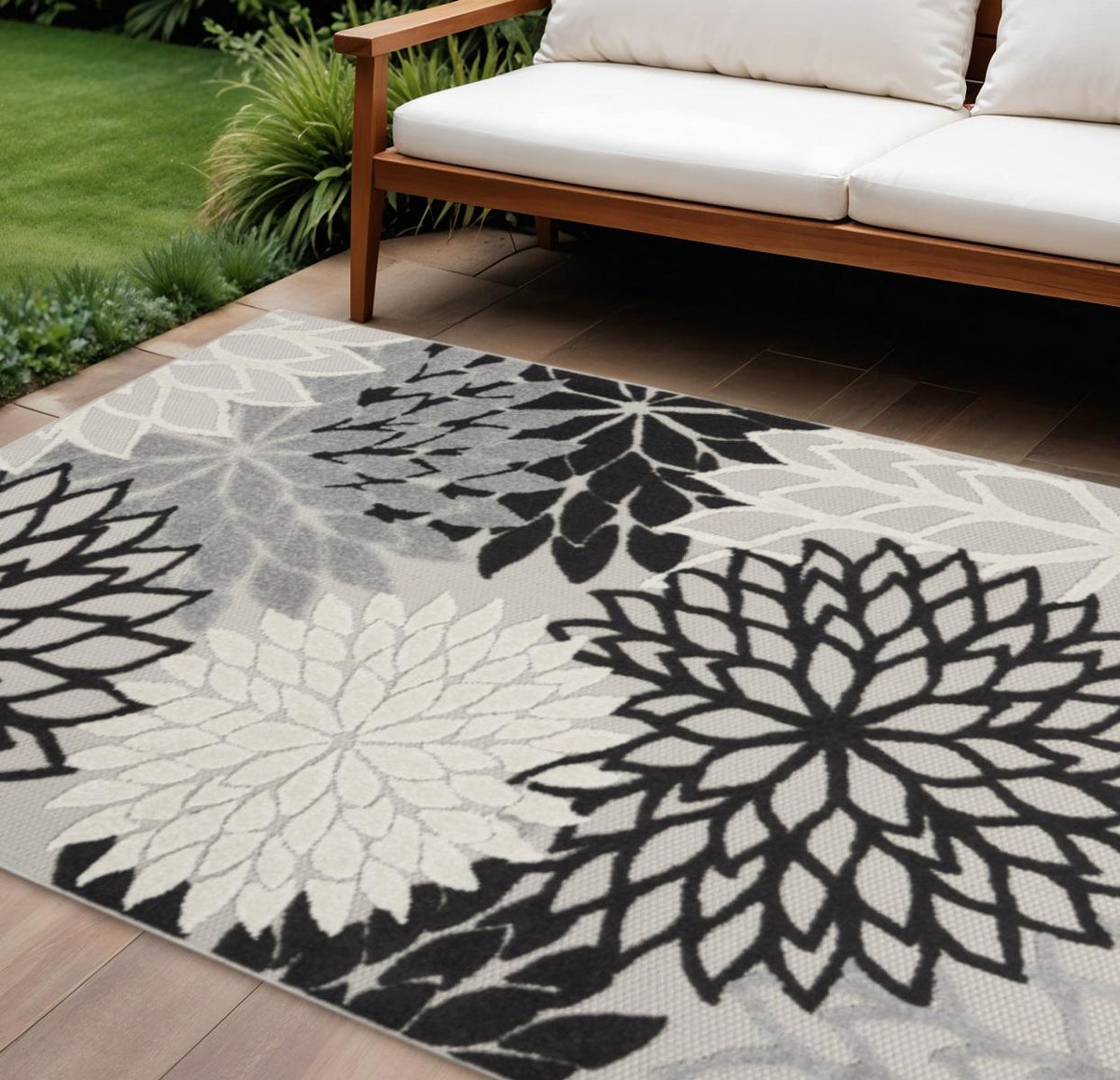 8' X 11' Black And White Indoor Outdoor Area Rug