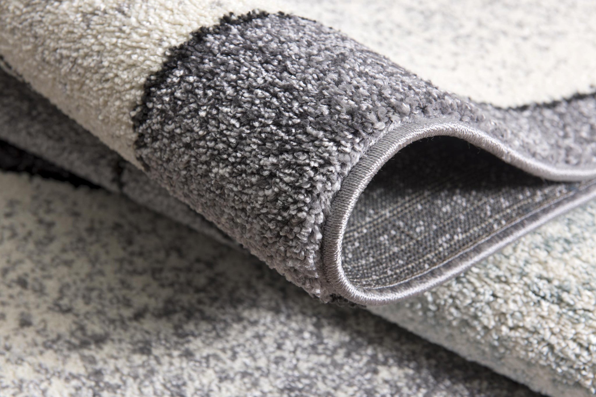 4' X 6' Gray And Blue Prism Pattern Area Rug