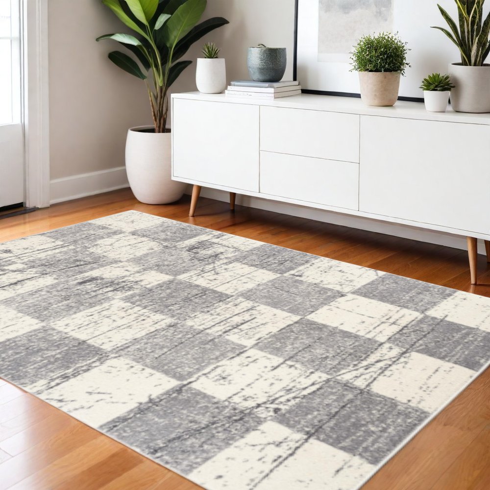4' X 6' White And Gray Checkered Area Rug