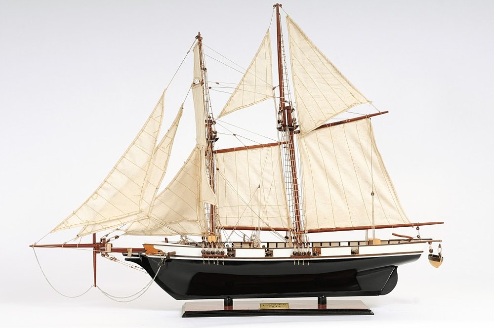 26" Black and White Solid Wood Hand Painted p-Oxybis(benzenesulfonyl hydrazide) Model Boat