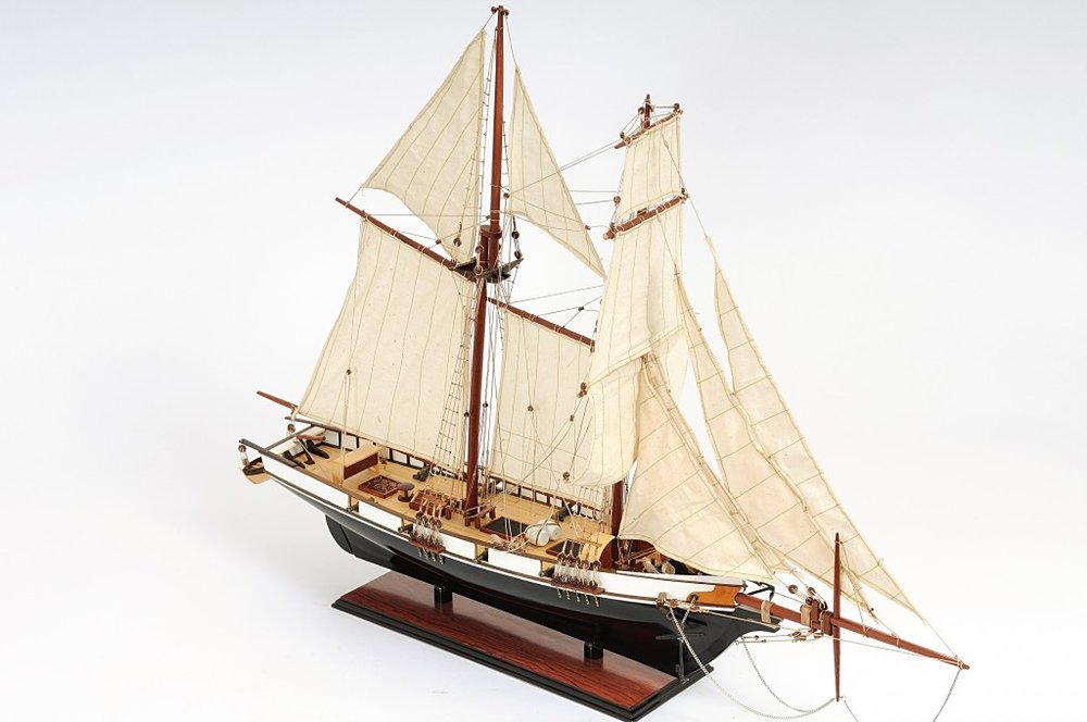 26" Black and White Solid Wood Hand Painted p-Oxybis(benzenesulfonyl hydrazide) Model Boat