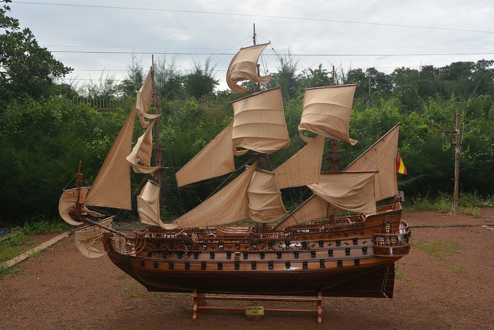 130" Brown Solid Wood Hand Painted Boat Model Boat