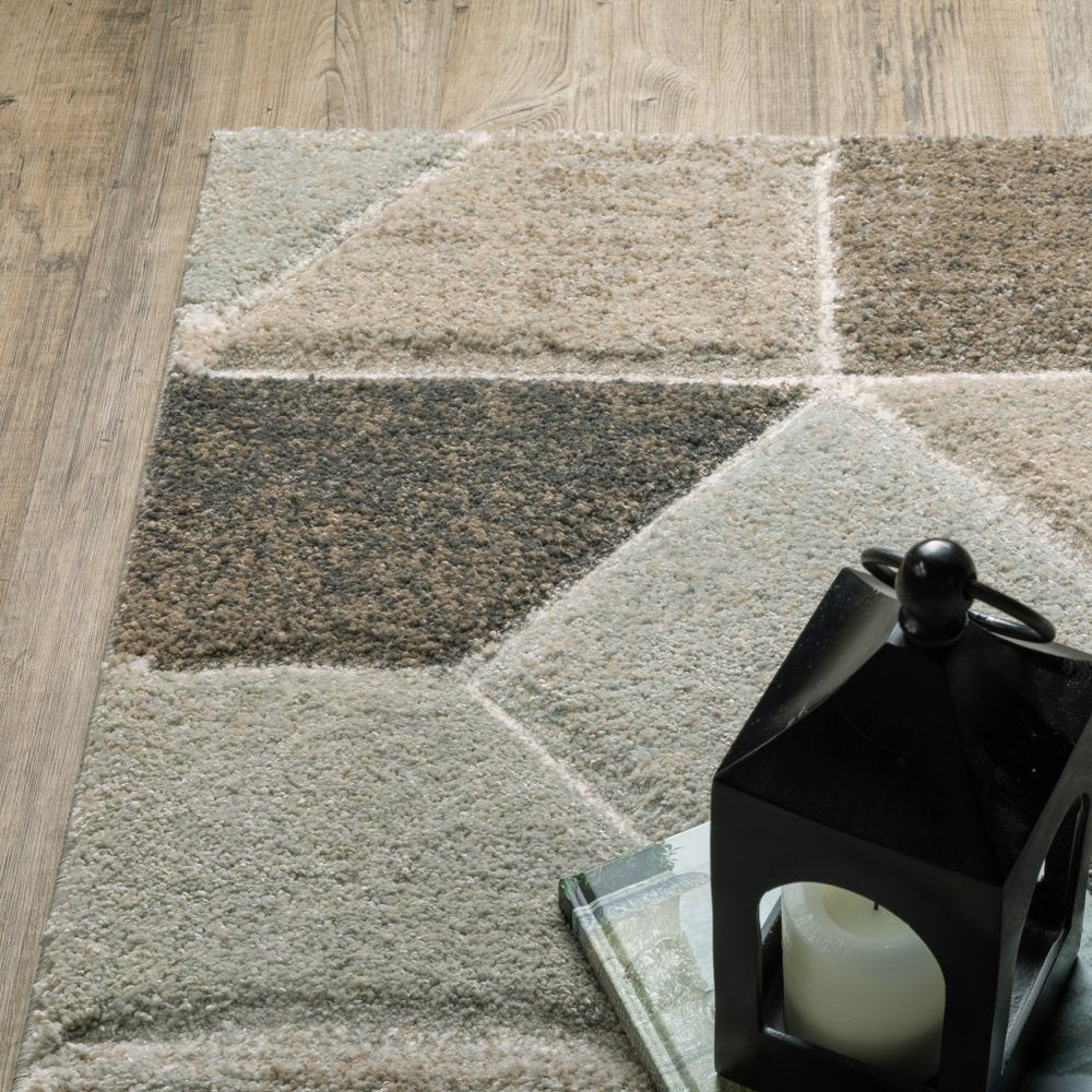 7' X 10' Gray And Ivory Geometric Area Rug