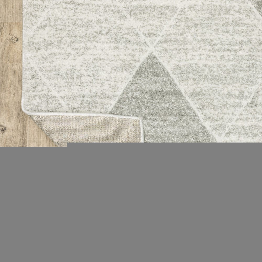 7' X 10' Gray And Ivory Geometric Area Rug