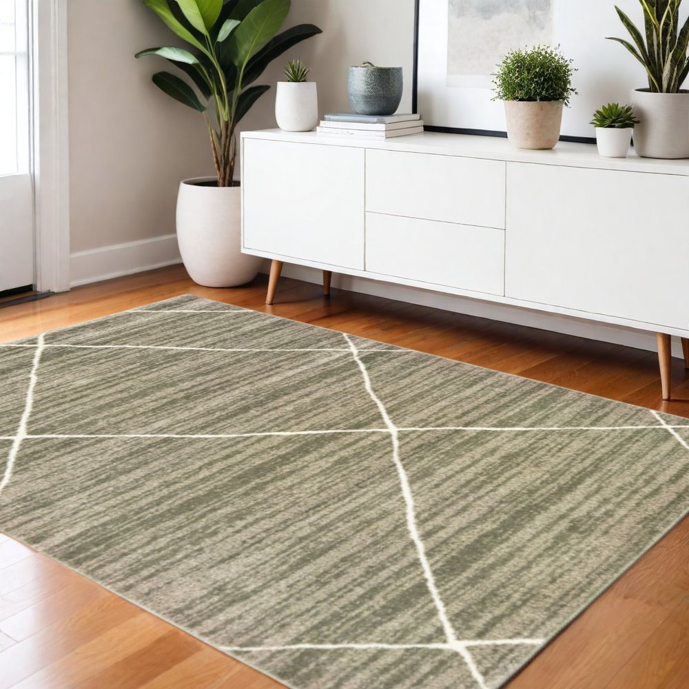 4' X 6' Grey And Ivory Geometric Power Loom Stain Resistant Area Rug