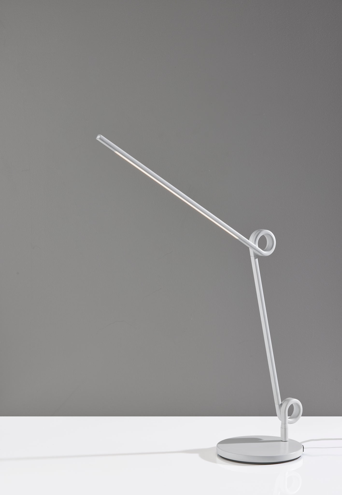 35" White Metal Novelty Desk Table Lamp
