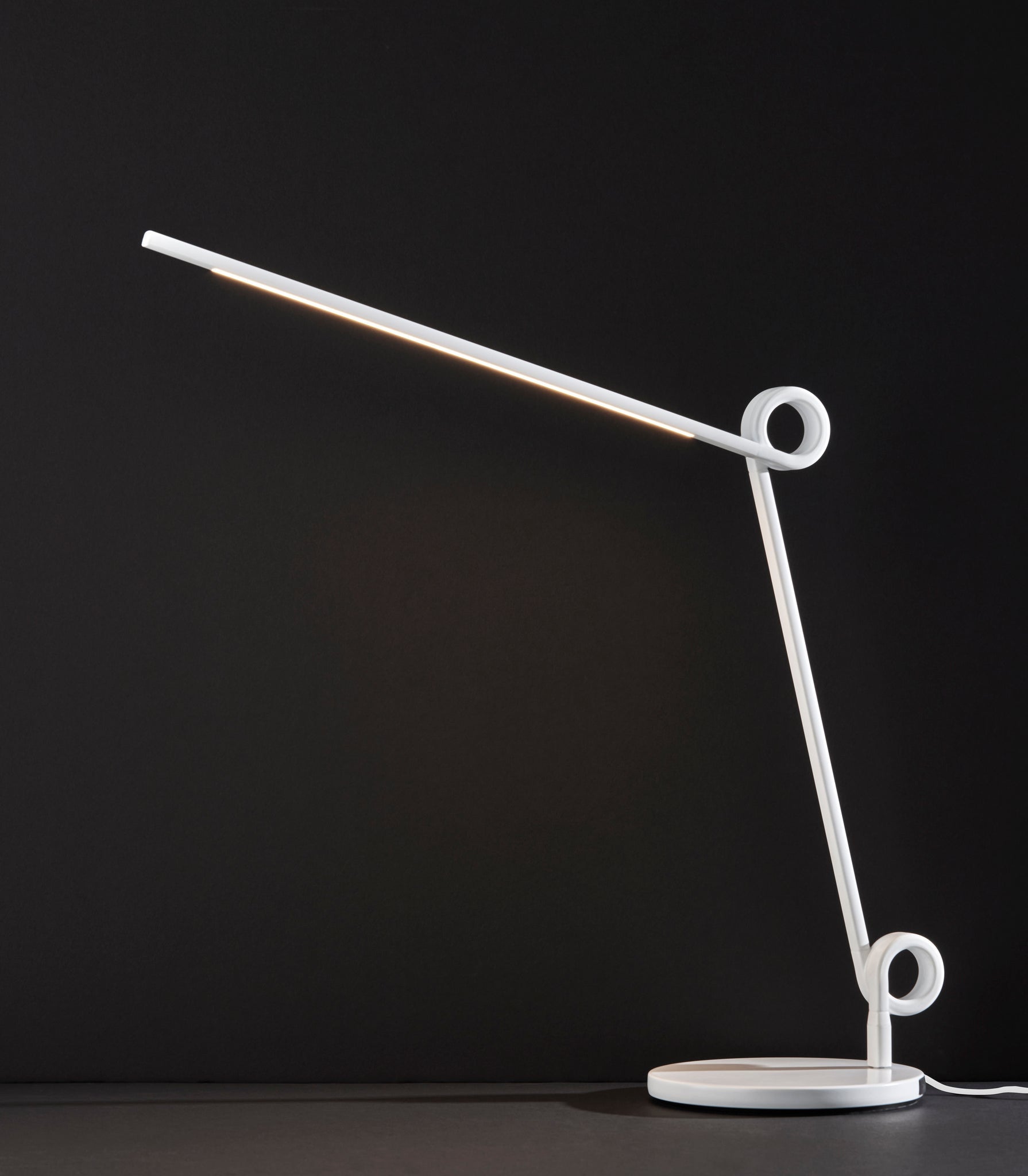 35" White Metal Novelty Desk Table Lamp