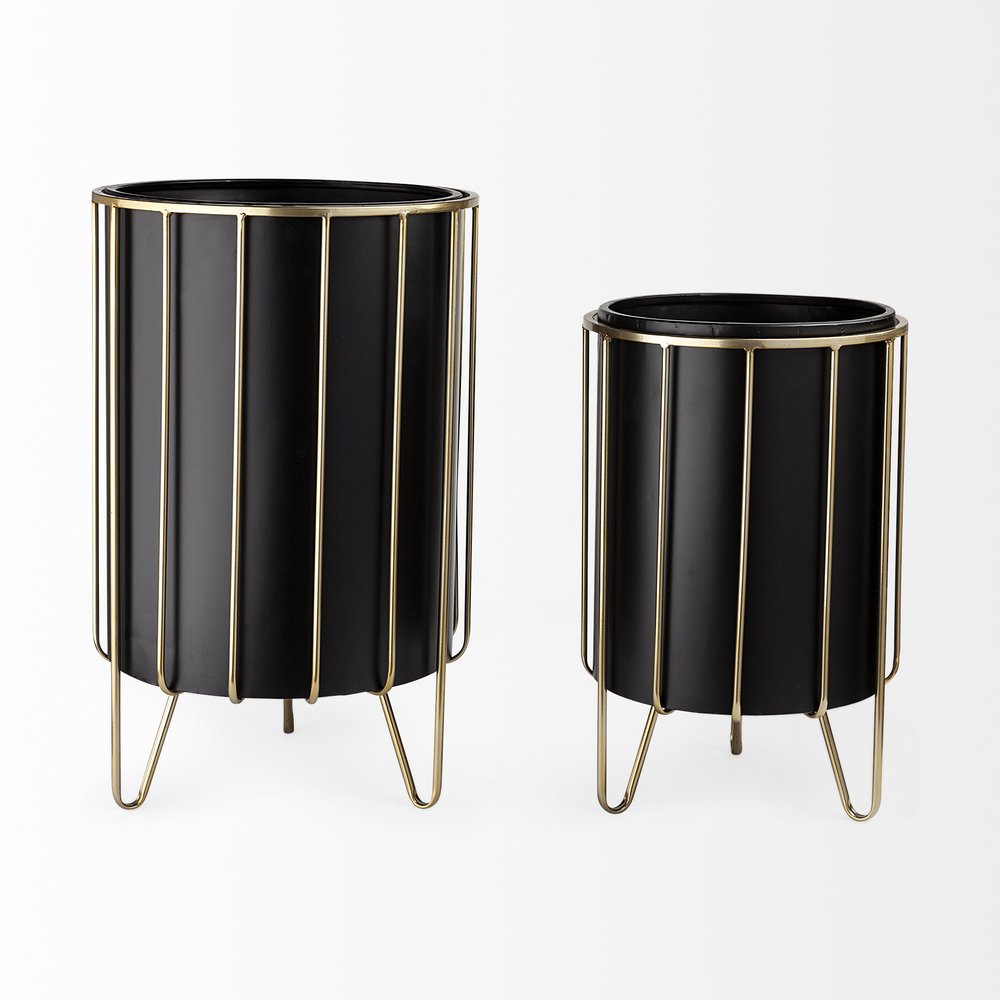 Set of Two Black Metal 20 Ounce Round Pot Planters