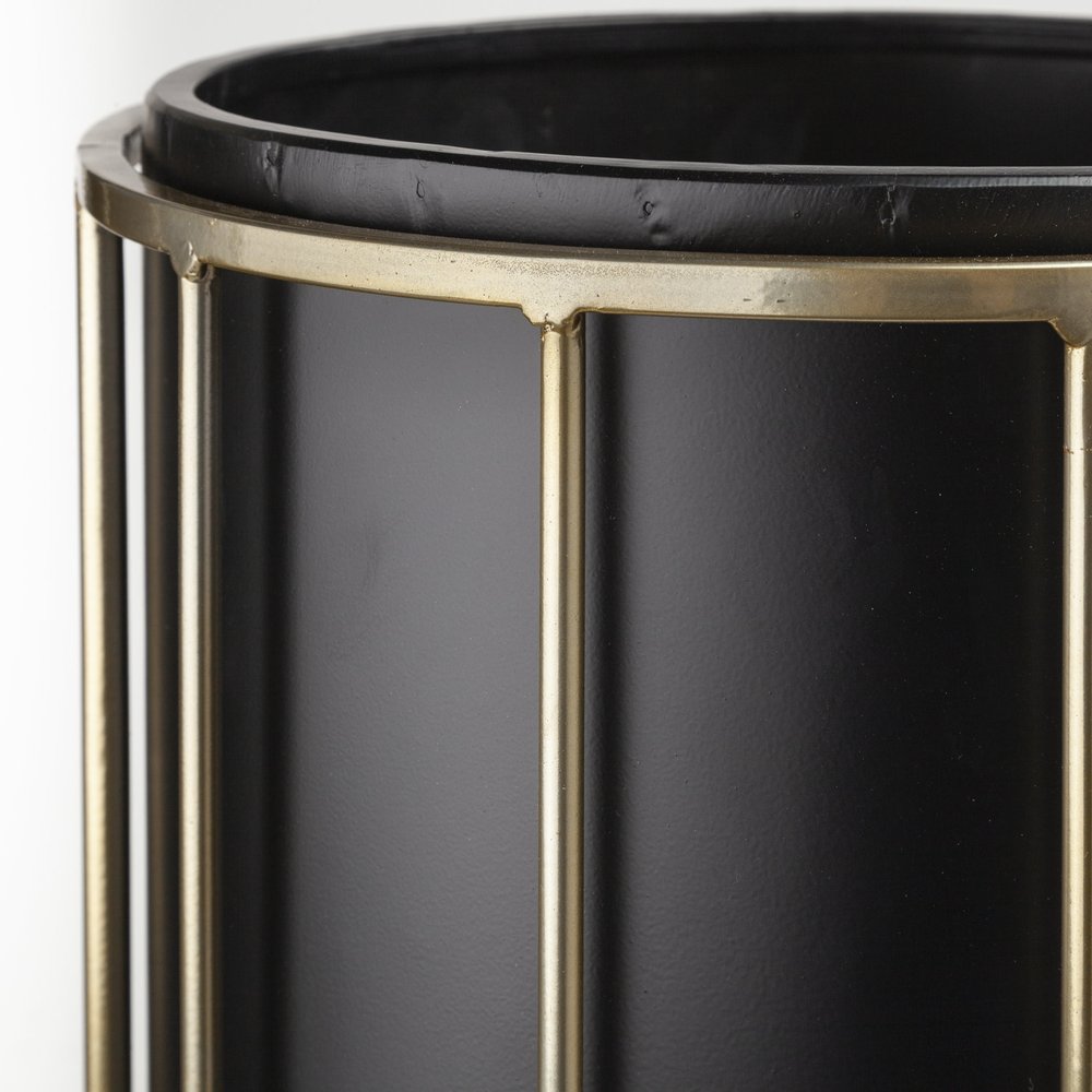 Set of Two Black Metal 20 Ounce Round Pot Planters