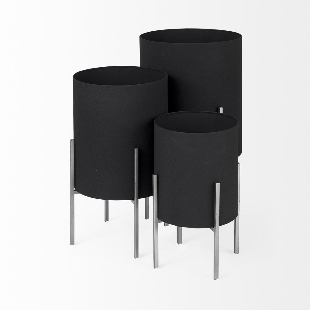 Set of Two Black Metal 20 Ounce Round Pot Planters