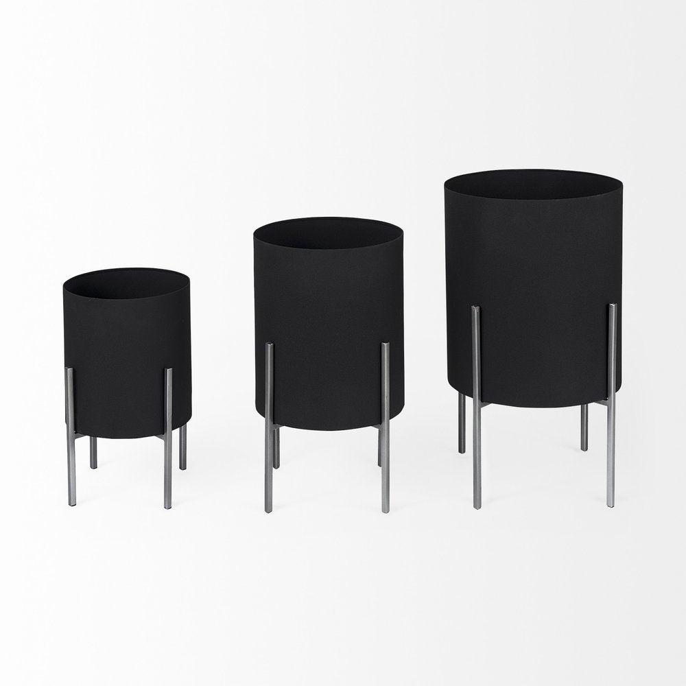 Set of Two Black Metal 20 Ounce Round Pot Planters