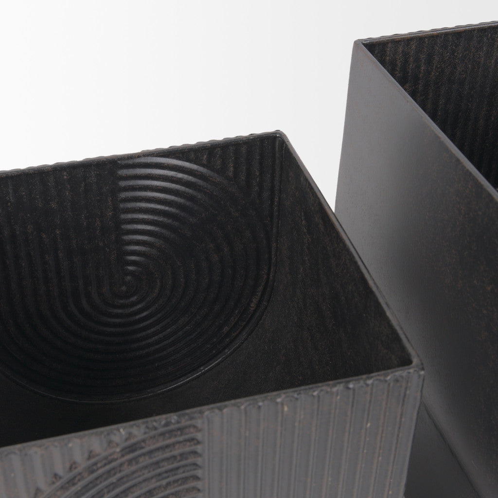 Set of Two Black Metal 20 Ounce Pot Planters