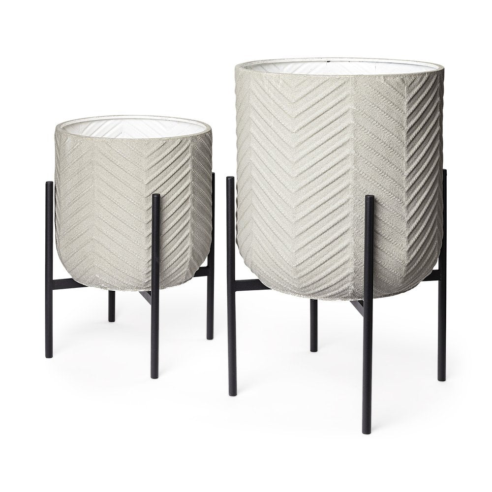Set of Two Black Metal 20 Ounce Round Pot Planters