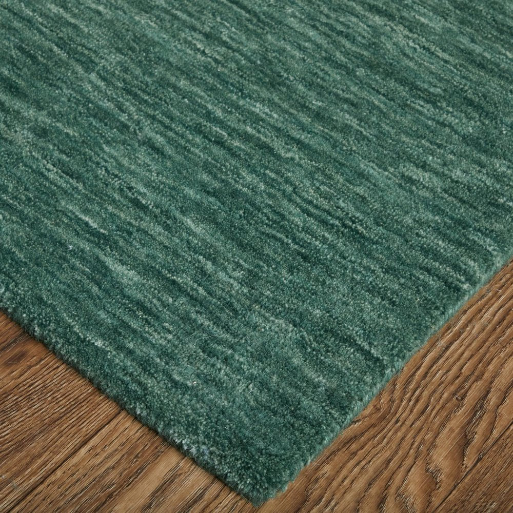 9' X 13' Green And White Hand Woven Area Rug