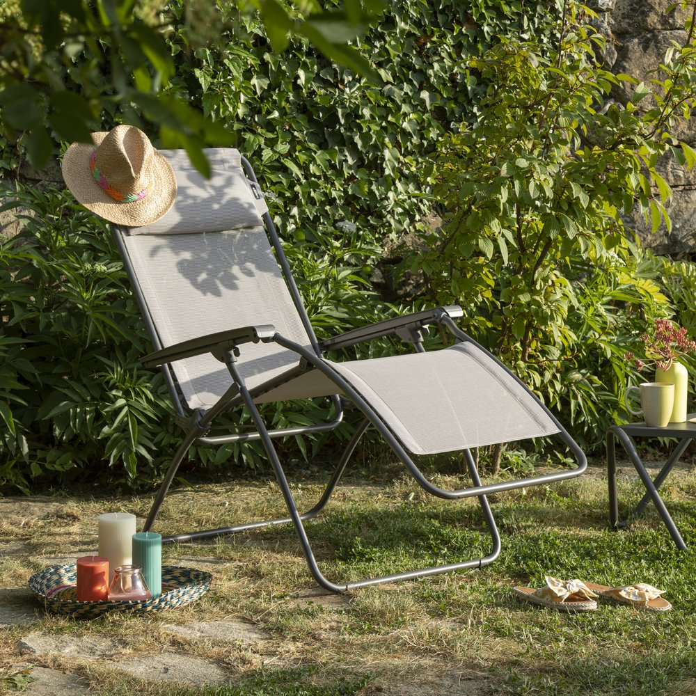 27" Ivory Steel Outdoor Zero Gravity Chair with Ivory Cushion