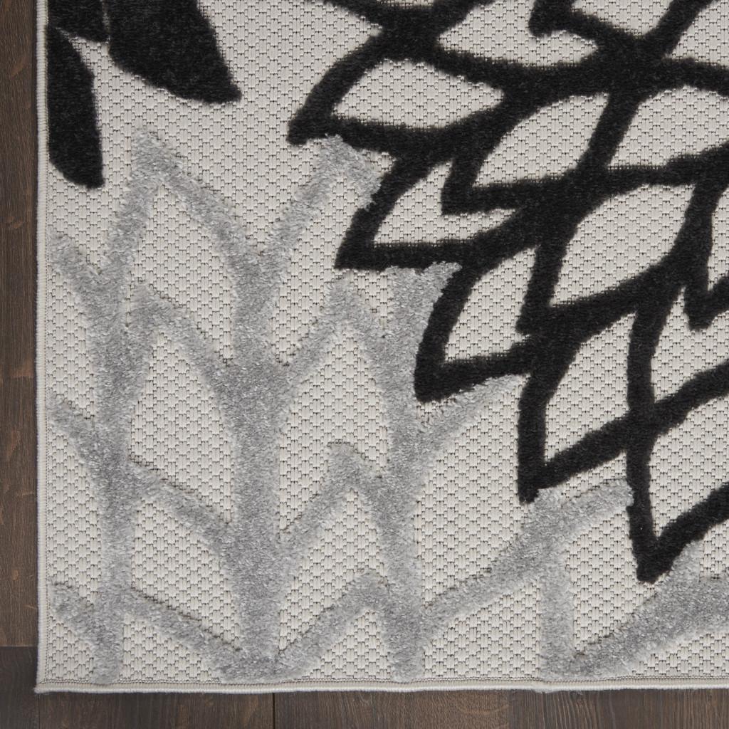 4' X 6' Black And White Indoor Outdoor Area Rug