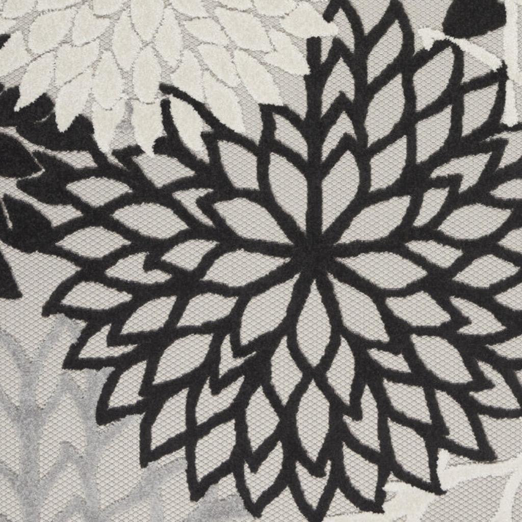 4' X 6' Black And White Indoor Outdoor Area Rug
