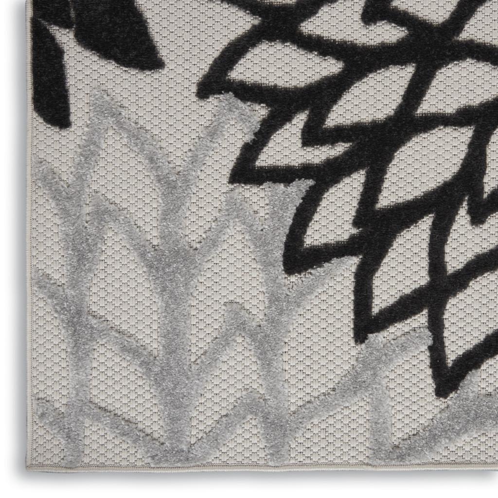 4' X 6' Black And White Indoor Outdoor Area Rug