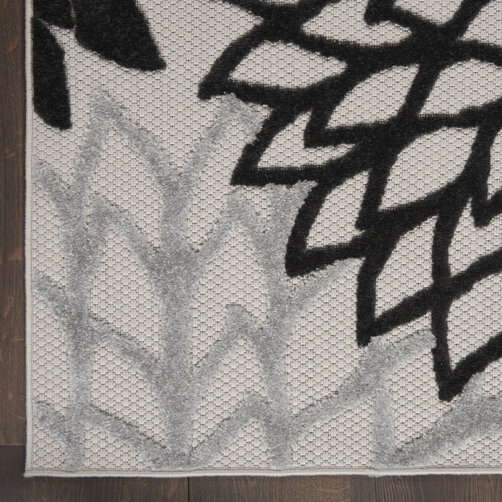 6' X 9' Black And White Indoor Outdoor Area Rug