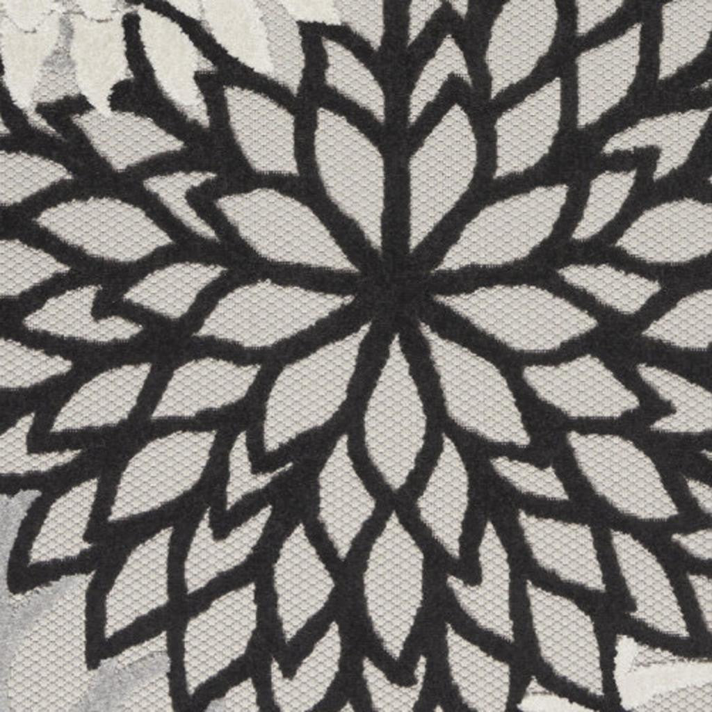 6' X 9' Black And White Indoor Outdoor Area Rug