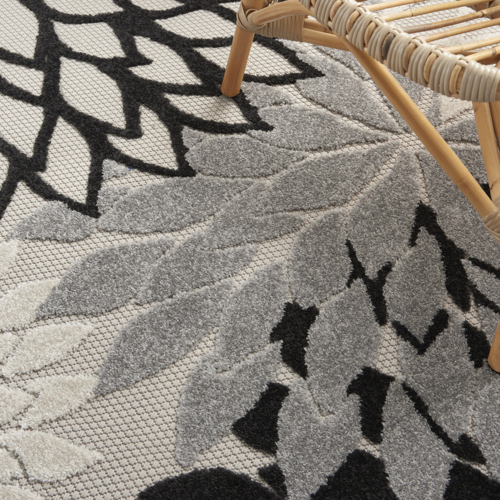 6' X 9' Black And White Indoor Outdoor Area Rug