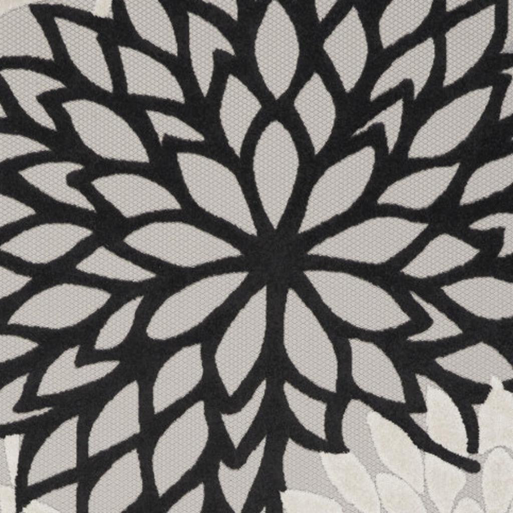7' X 10' Black And White Handmade Indoor Outdoor Area Rug