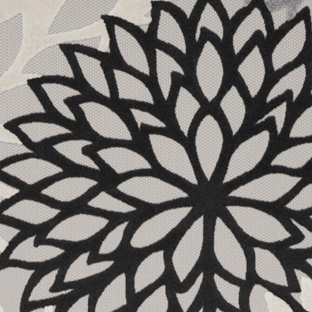 8' X 11' Black And White Indoor Outdoor Area Rug