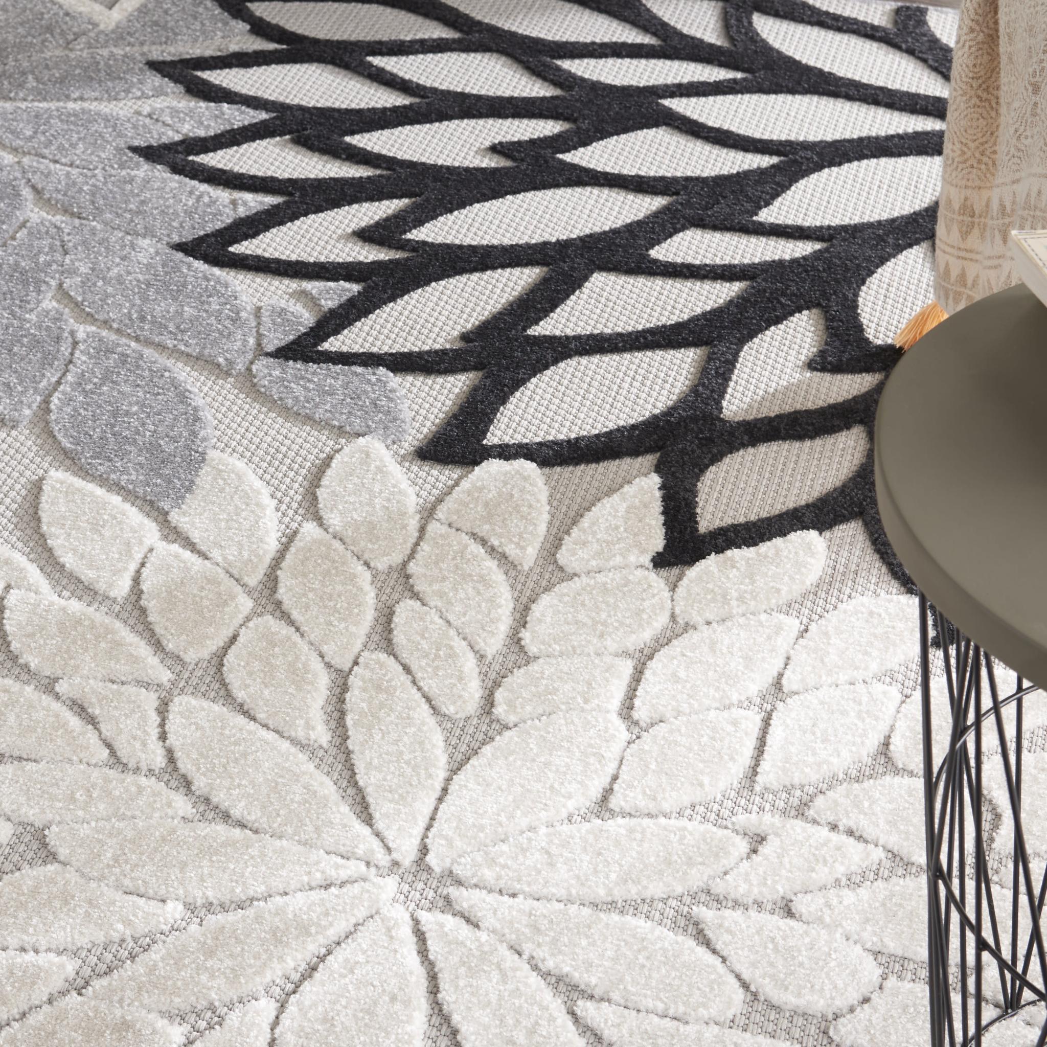 8' X 11' Black And White Indoor Outdoor Area Rug
