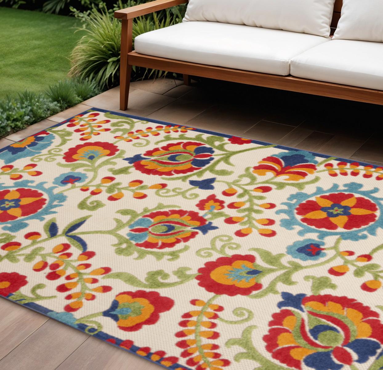 6' X 9' Green And Ivory Indoor Outdoor Area Rug