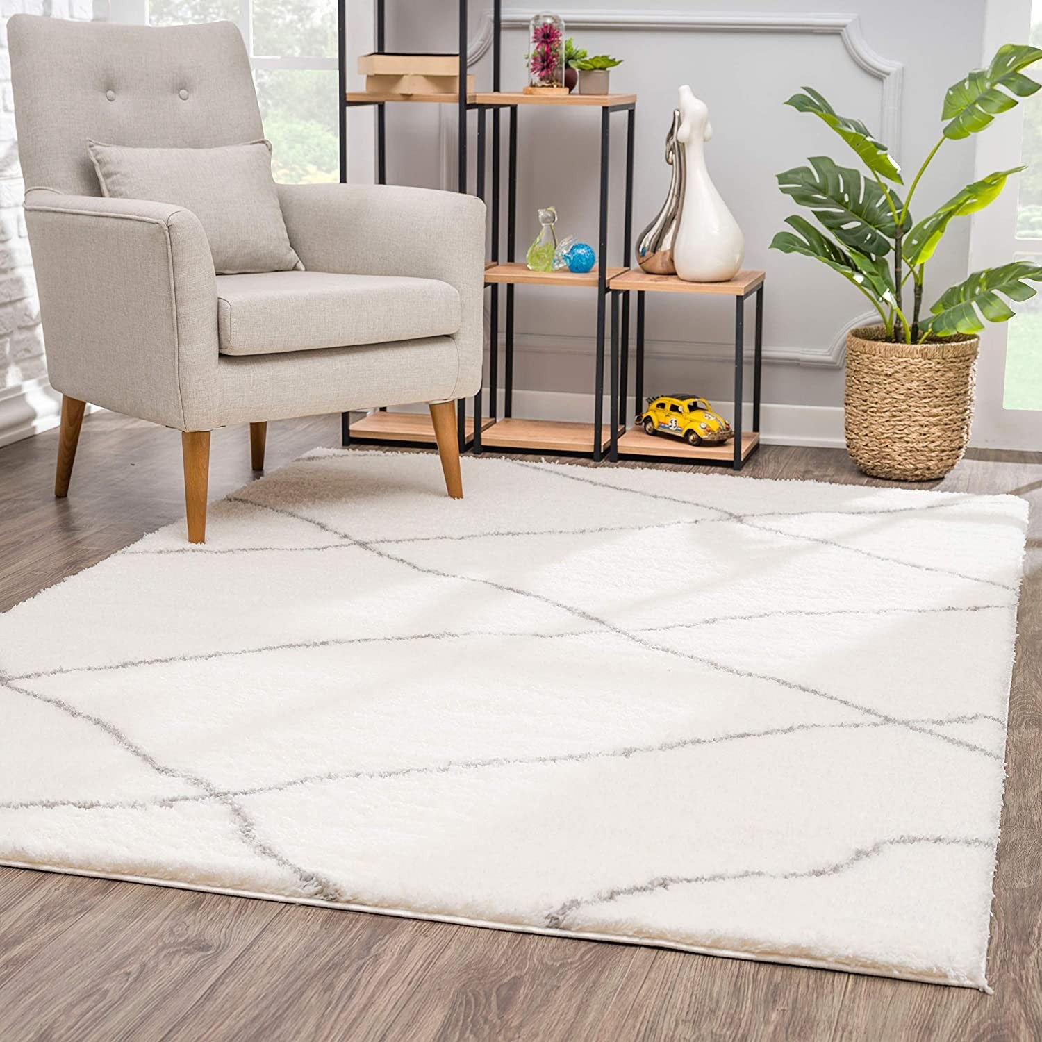 5’ X 8’ Ivory Modern Uneven Lattice Area Rug