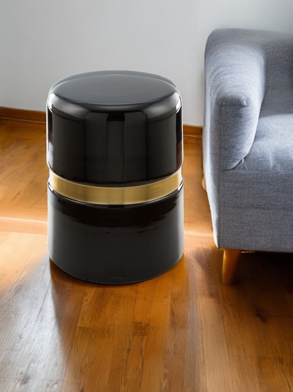 18" Black and Gold Modern Tubular Round Top End Table