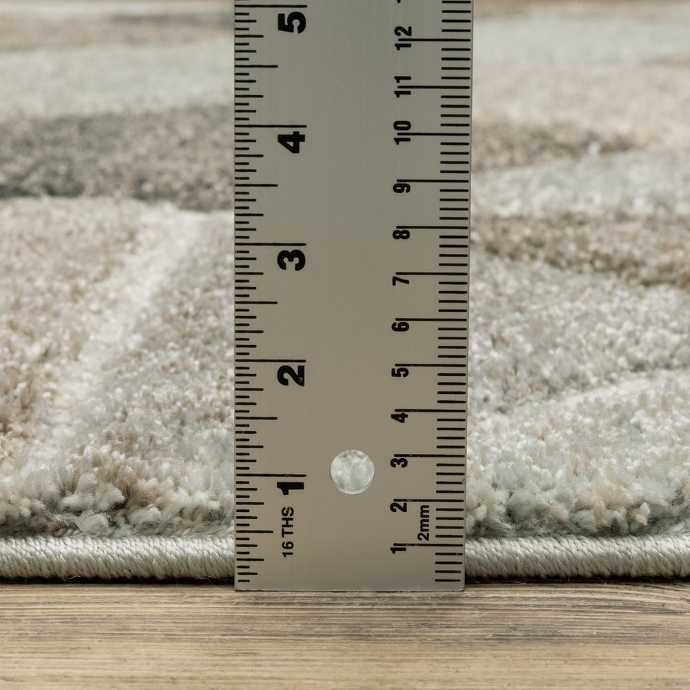 7' X 10' Gray And Ivory Geometric Area Rug