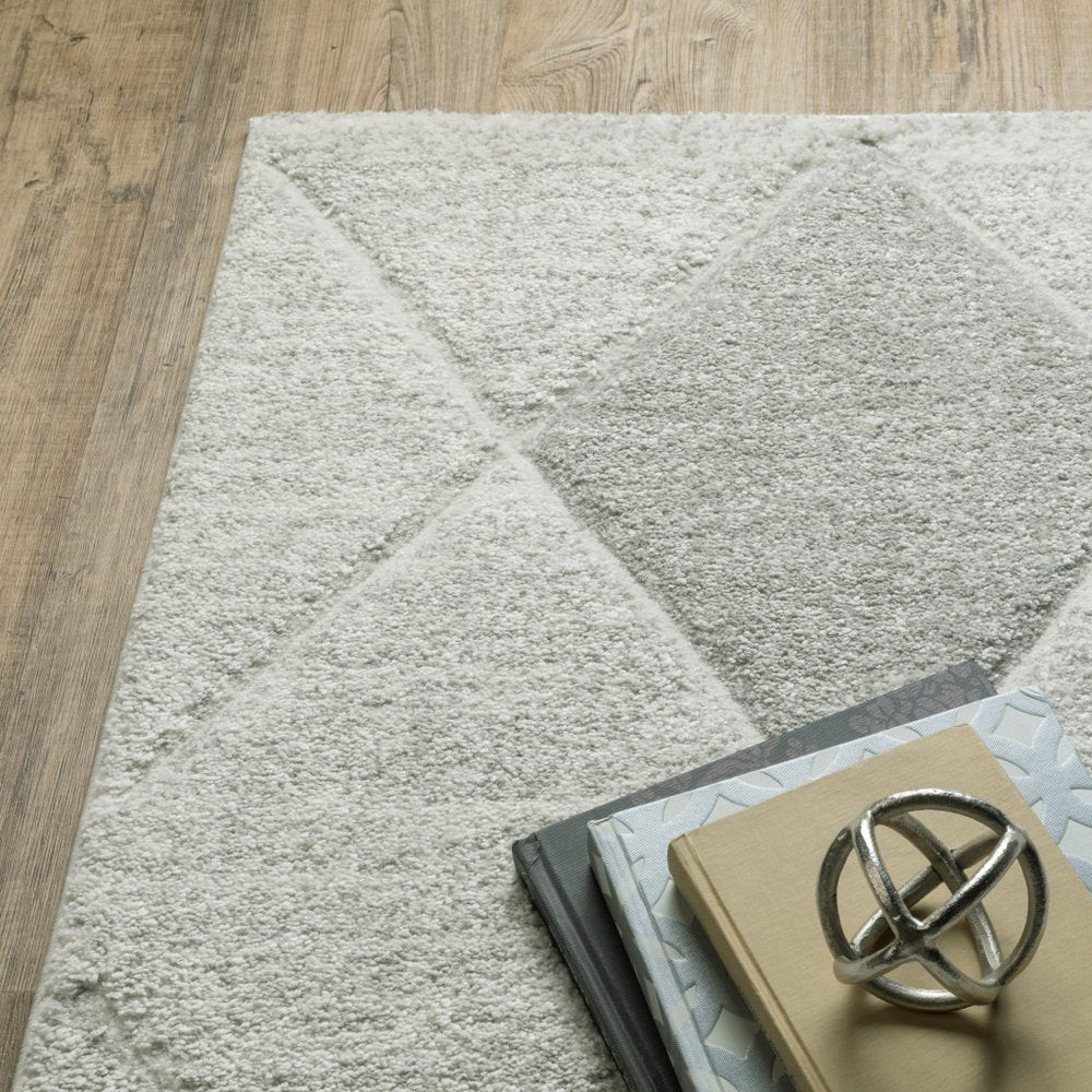 7' X 10' Gray And Ivory Geometric Area Rug