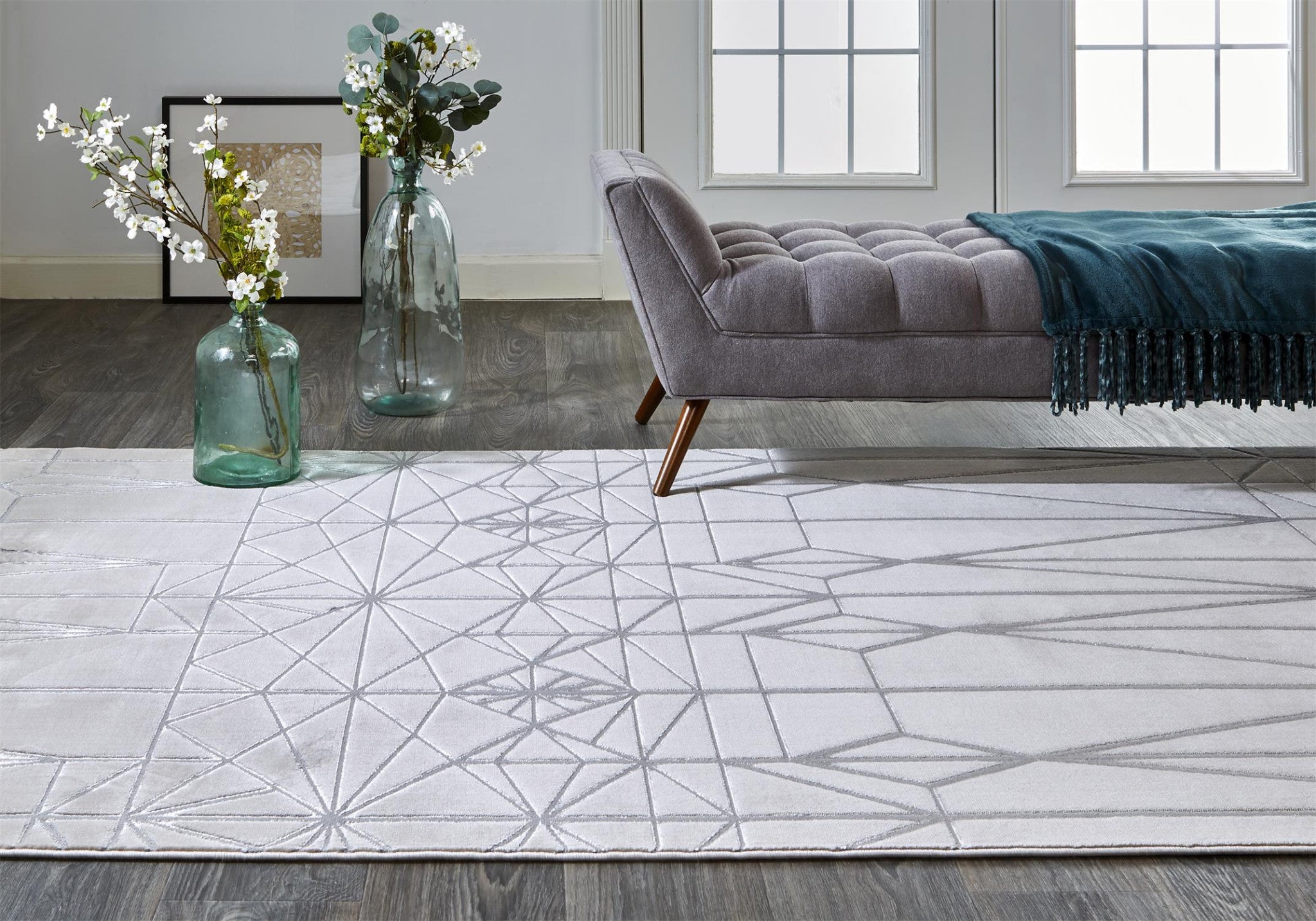 4' X 6' White Silver And Gray Geometric Area Rug