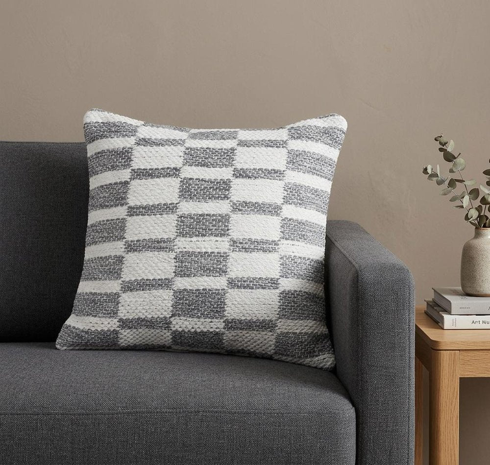 18" X 18" Gray And White 100% Cotton Geometric Zippered Pillow