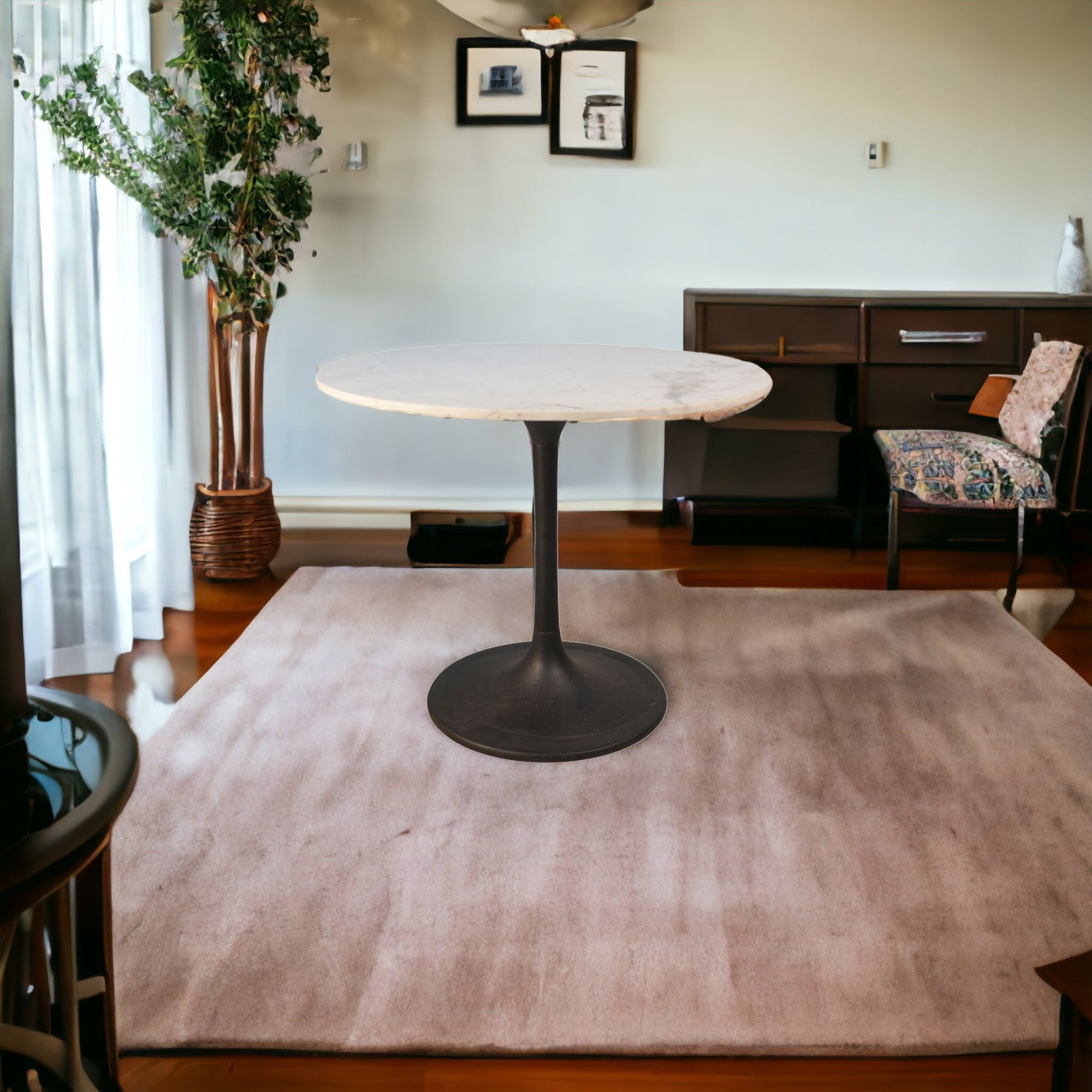 36" White And Black Rounded Marble And Iron Pedestal Base Dining Table