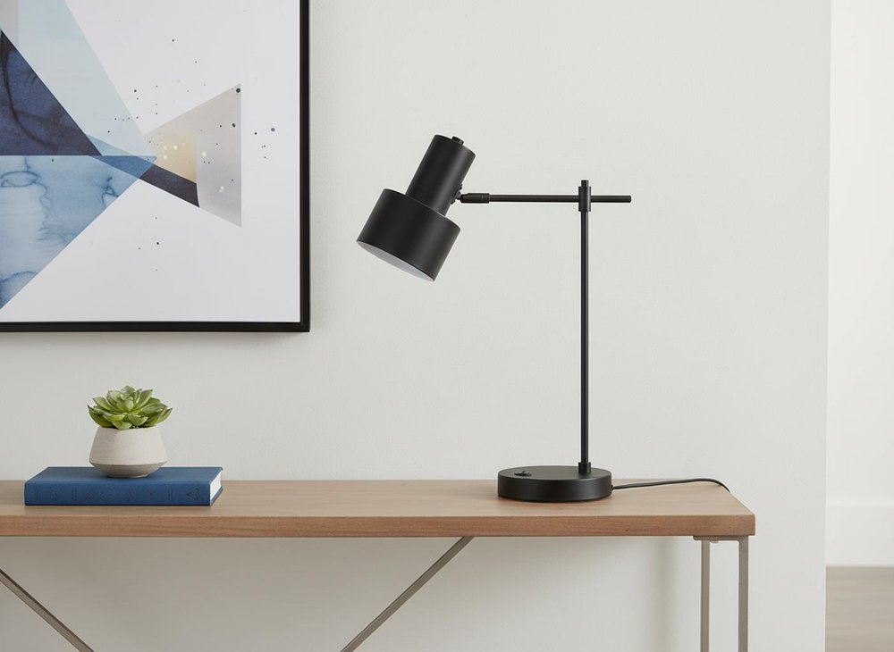 21" Black Metal Round USB Table Lamp With Black Drum Shade