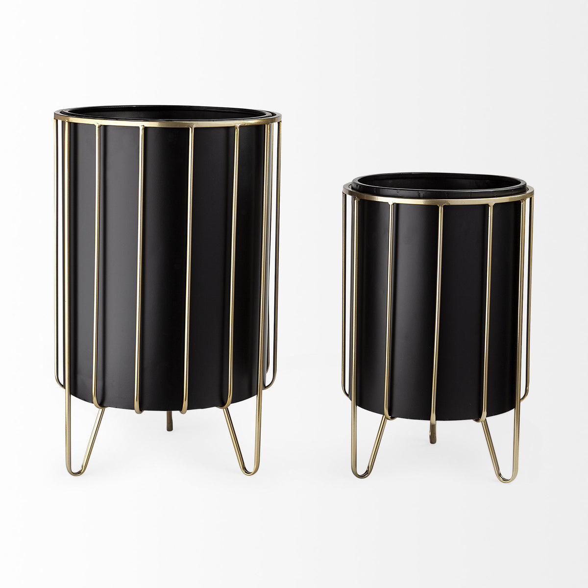 Set of Two Black Metal 20 Ounce Round Pot Planters