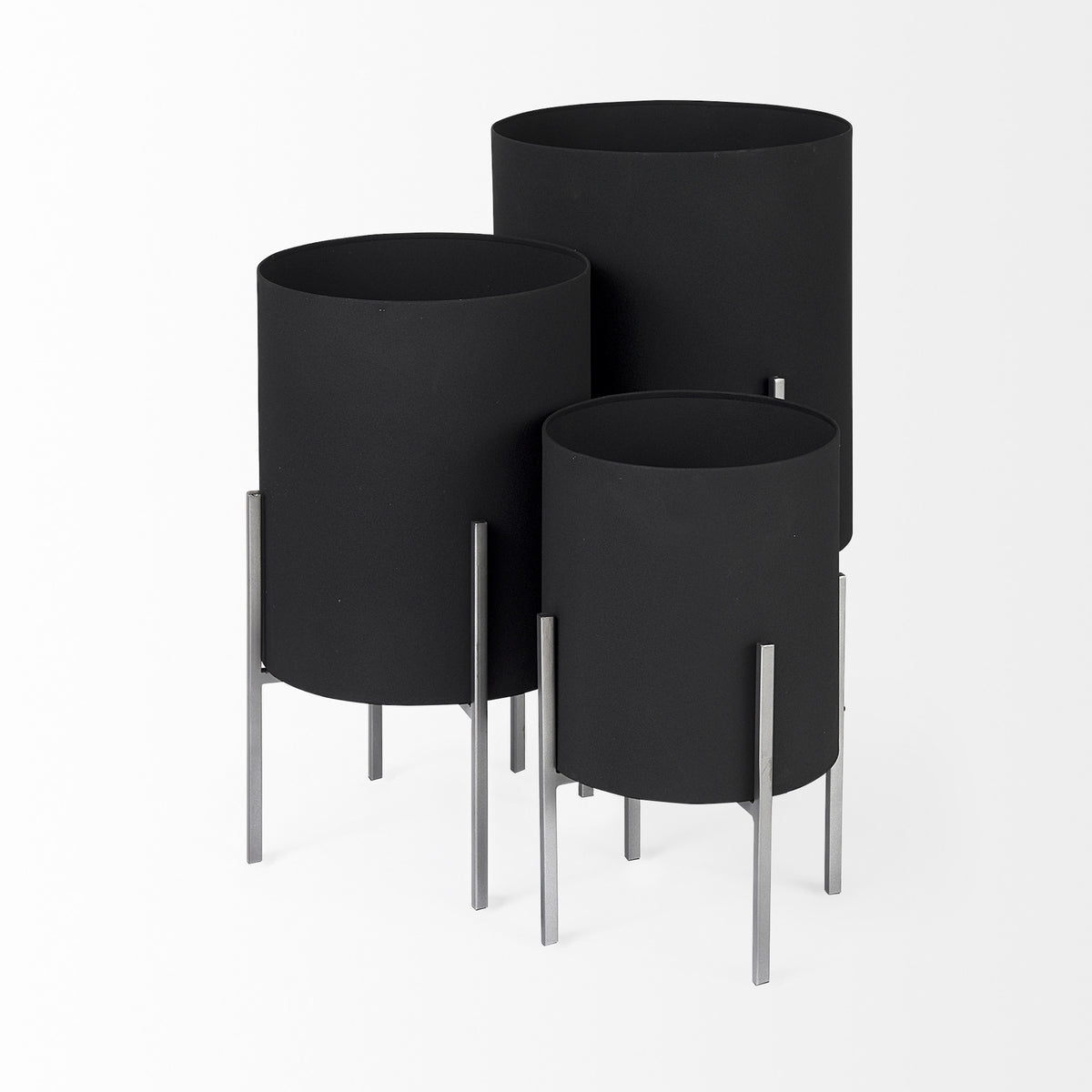 Set of Two Black Metal 20 Ounce Round Pot Planters