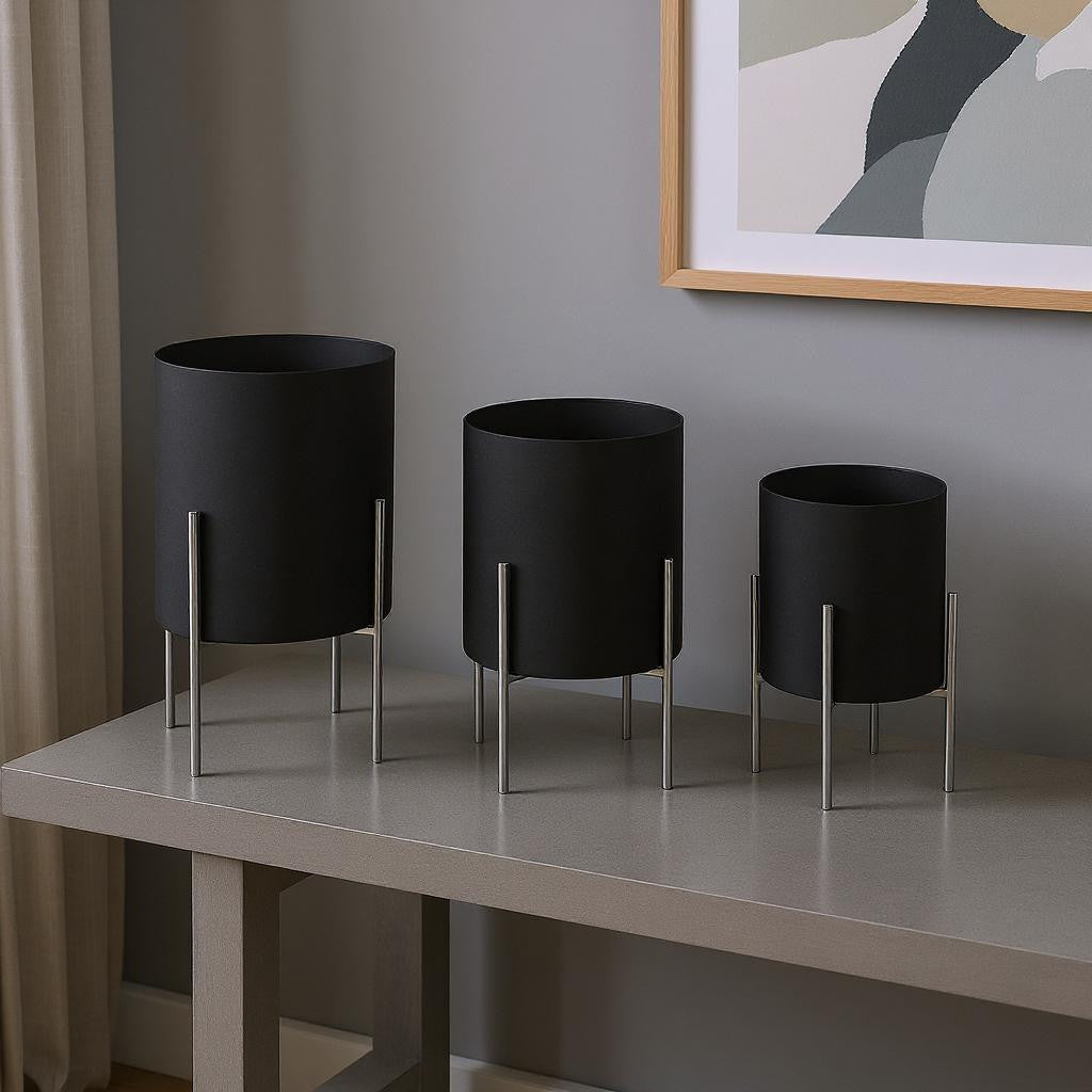 Set of Two Black Metal 20 Ounce Round Pot Planters