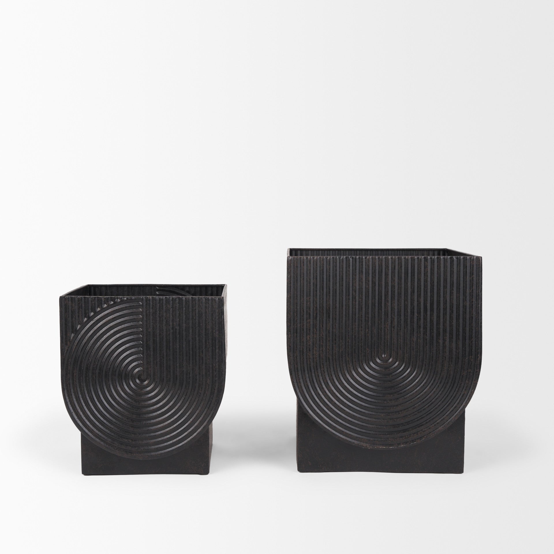 Set of Two Black Metal 20 Ounce Pot Planters
