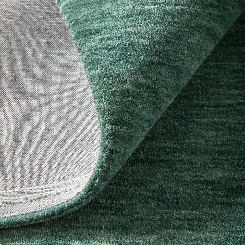 9' X 13' Green And White Hand Woven Area Rug