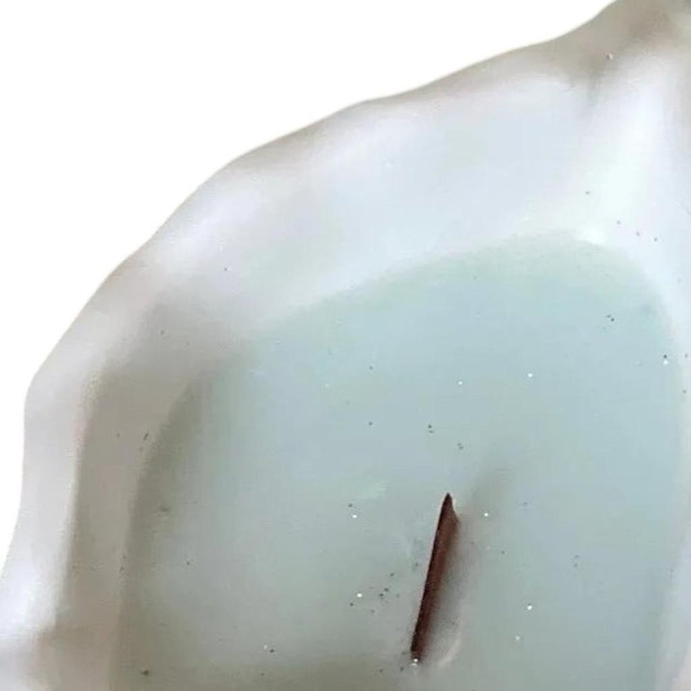 6" Light Blue Sea Salt And Orchid Scented Soy Wax Candle In White Resin Novelty Holder