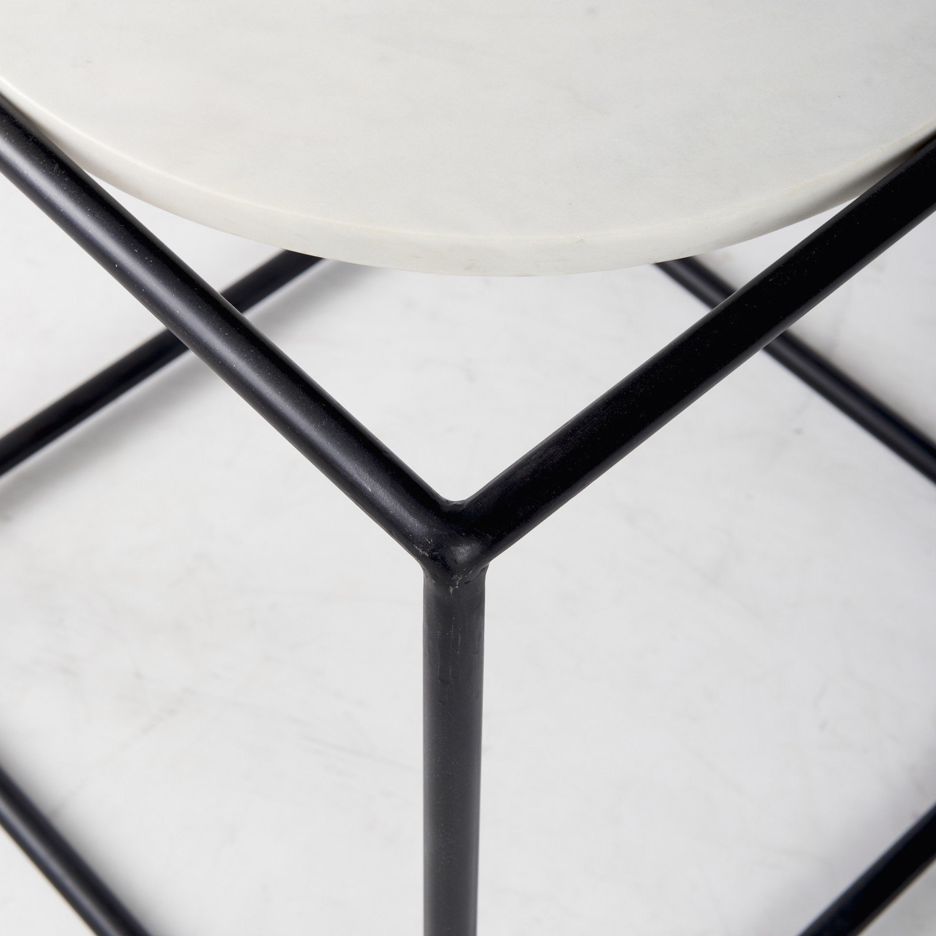 22" Black Marble Round End Table